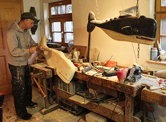 Bildhauerarbeiten aus Holz