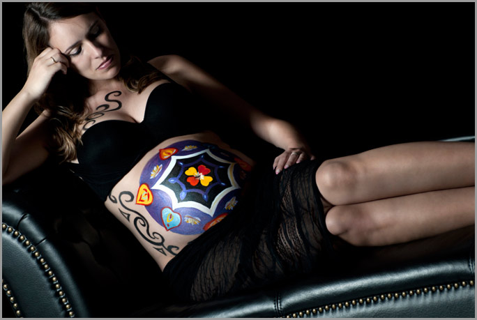 Bodypainting mit Fotoshooting für Schwangere