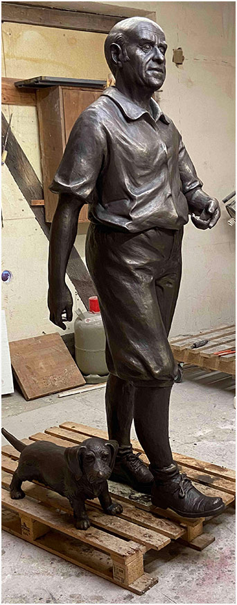 große Bronzestatuen
