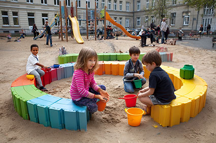 Großformatige Sandkästen für Kinder
