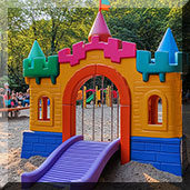 Spielplatzmodule aus Kunststoff