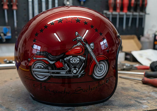 Motorradhelm gestalten lassen