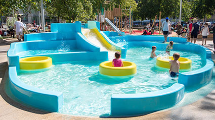 Spiellandschaft mit Wasser